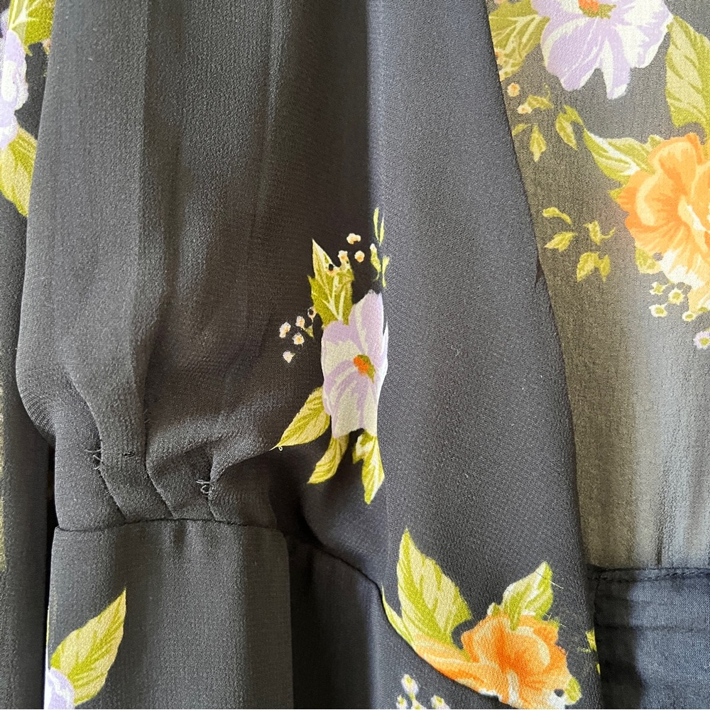 ✨ Urban Outfitters Floral Sheer Tie-Front Mini Dress  Size XS✨ - Picture 9 of 11